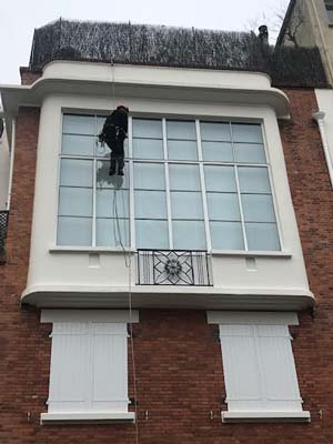 nettoyage vitres immeuble par des cordistes